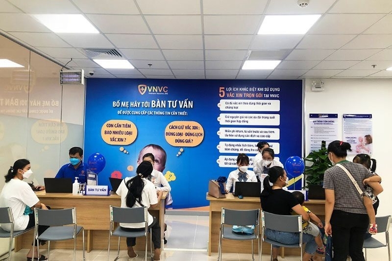 bàn tư vấn trung tâm tiêm chủng vnvc