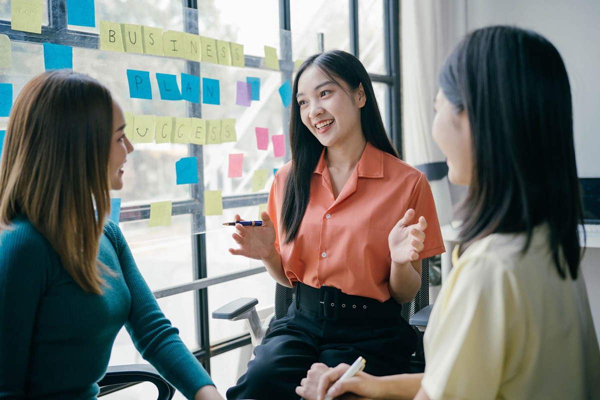 trò chuyện với người khác