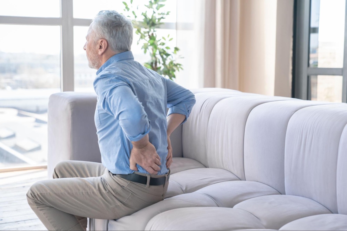 Ngồi bất động có thể gây thoát vị đĩa đệm