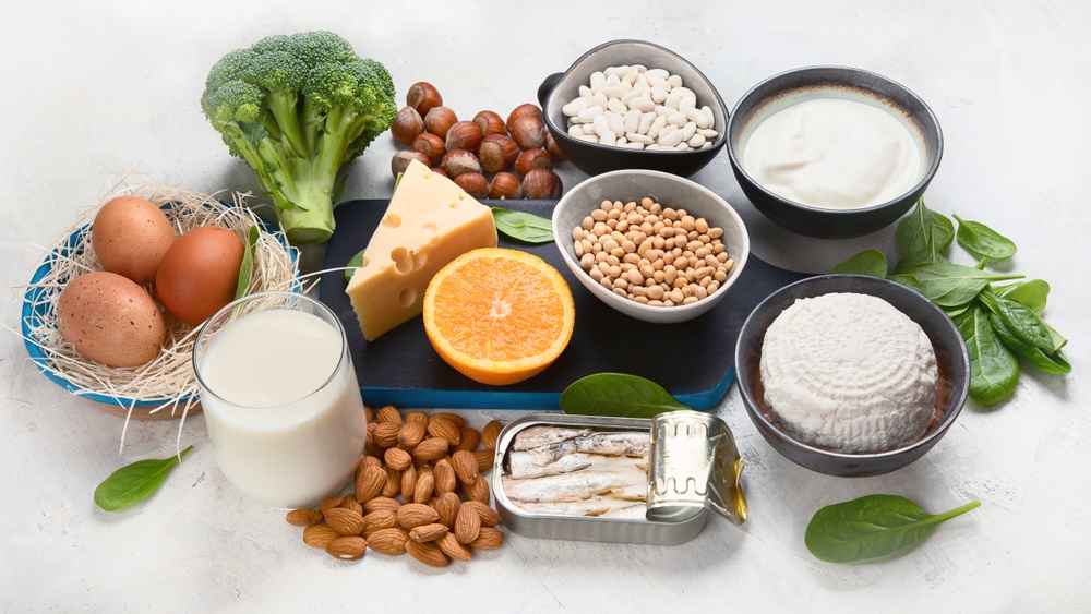 Thực phẩm giàu canxi, vitamin D, collagen giúp hỗ trợ phòng thoát vị đĩa đệm