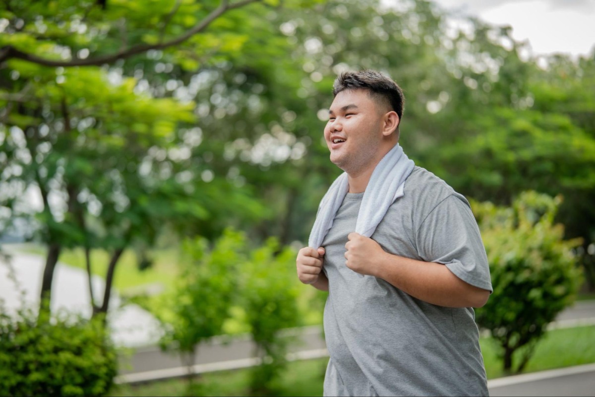 nam giới thừa cân chạy bộ