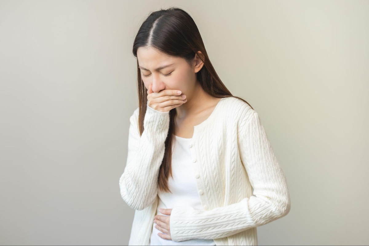 nữ giới bị buồn nôn