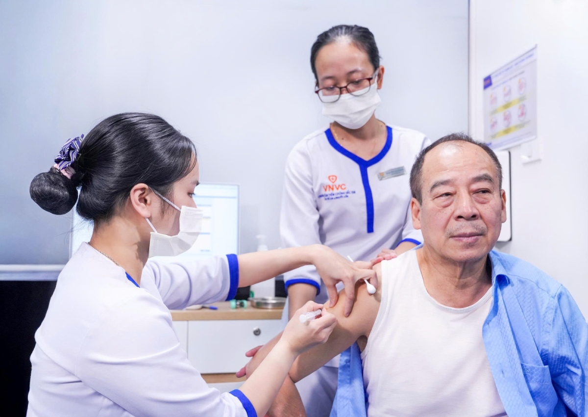 tiêm vaccine đúng lịch