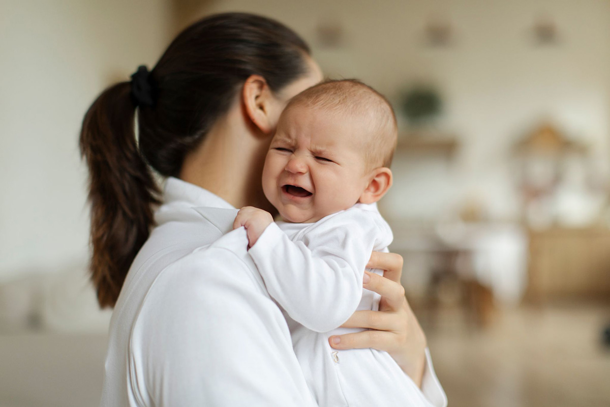 trẻ quấy khóc liên tục