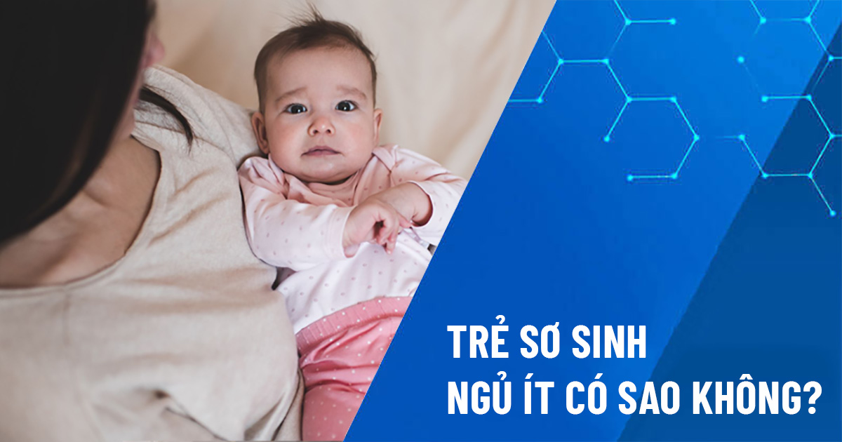 trẻ sơ sinh ngủ ít có sao không