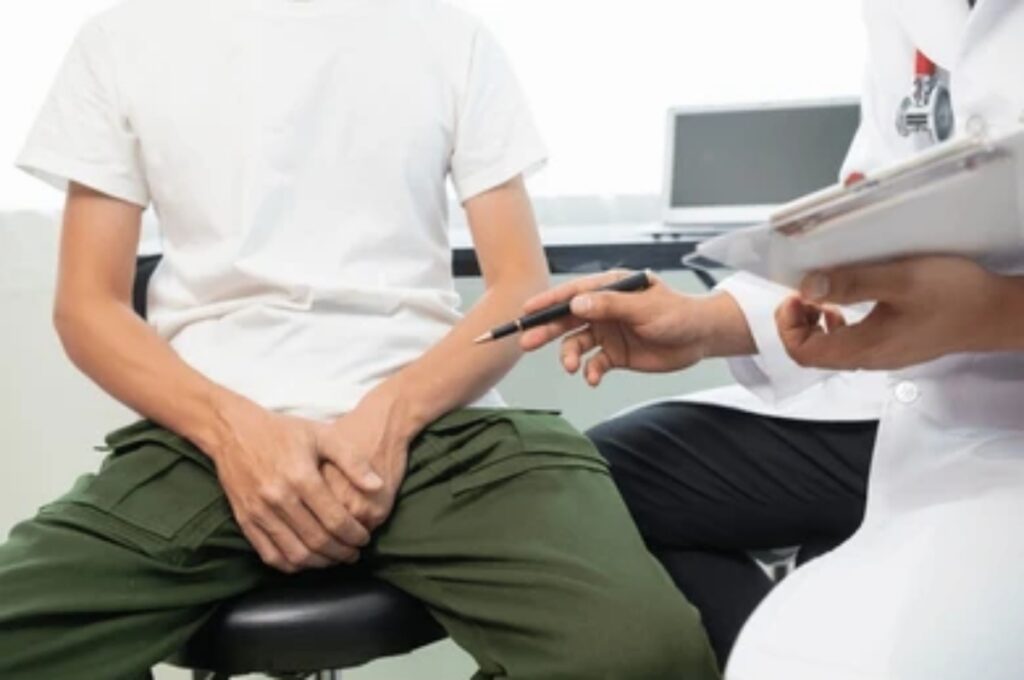 bác sĩ khám sàng lọc trước khi du lịch